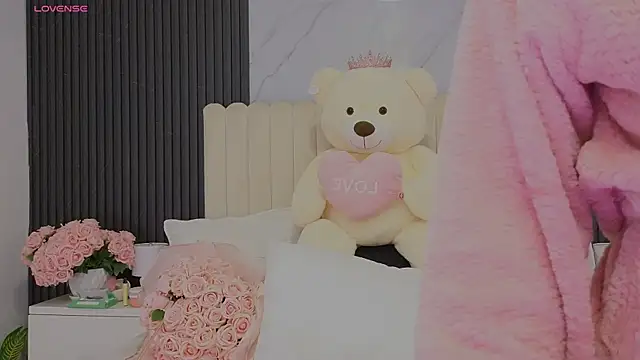 Madiee Rhea online show from July 2026 08:33:02 PM