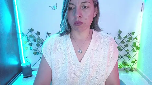 Lady breaks hearts online show from February 2026 01:18:02 PM