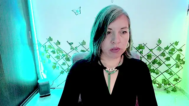 Lady breaks hearts online show from February 2026 12:58:01 PM