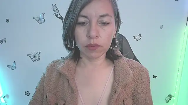 Lady breaks hearts online show from June 2026 12:09:01 PM