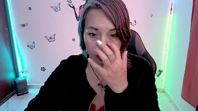 Lady breaks hearts online show from July 2026 01:38:01 PM