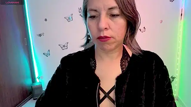 Lady breaks hearts online show from July 2026 01:29:01 PM