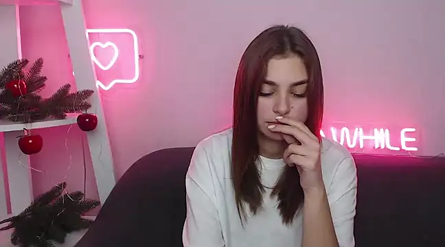 Snapshot of MilanaAngelAs chatting on December 2024 02:10:01 PM MilanaAngelAs online show from December 2024 02:10:01 PM