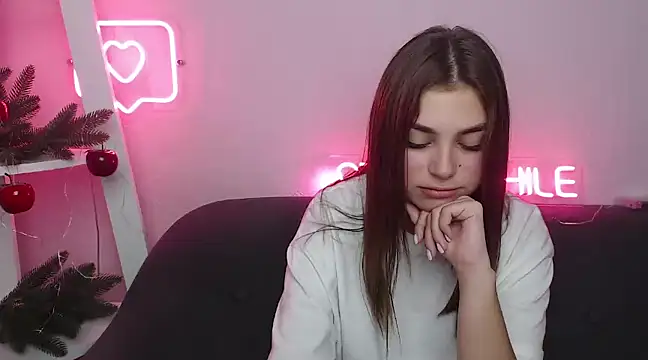 Snapshot of MilanaAngelAs chatting on December 2024 05:46:01 PM MilanaAngelAs online show from December 2024 05:46:01 PM