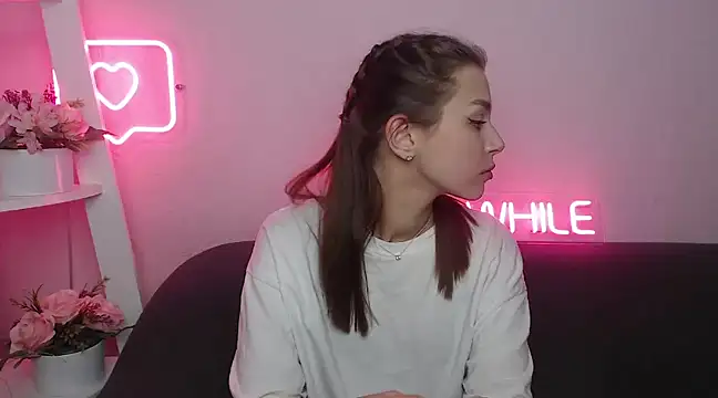 Snapshot of MilanaAngelAs chatting on January 2025 05:43:01 AM MilanaAngelAs online show from January 2025 05:43:01 AM