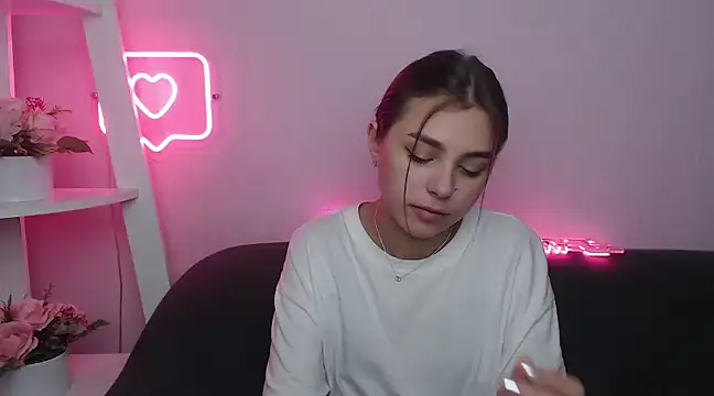 Snapshot of MilanaAngelAs chatting on February 2025 08:39:02 AM MilanaAngelAs online show from February 2025 08:39:02 AM