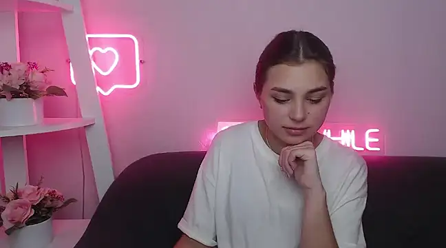 Snapshot of MilanaAngelAs chatting on February 2025 11:43:02 AM MilanaAngelAs online show from February 2025 11:43:02 AM