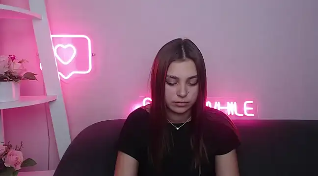 Snapshot of MilanaAngelAs chatting on February 2025 05:07:02 PM MilanaAngelAs online show from February 2025 05:07:02 PM