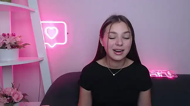 Snapshot of MilanaAngelAs chatting on February 2025 05:51:02 AM MilanaAngelAs online show from February 2025 05:51:02 AM