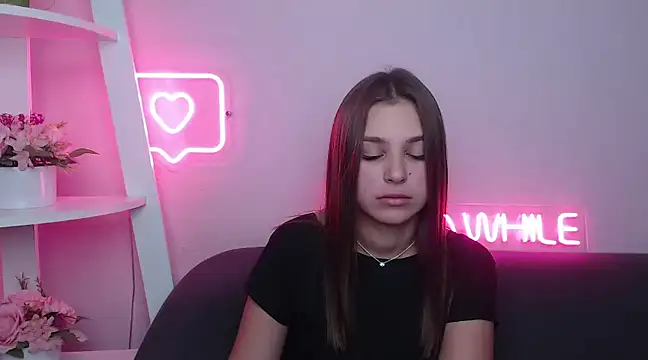 Snapshot of MilanaAngelAs chatting on February 2025 06:23:02 PM MilanaAngelAs online show from February 2025 06:23:02 PM