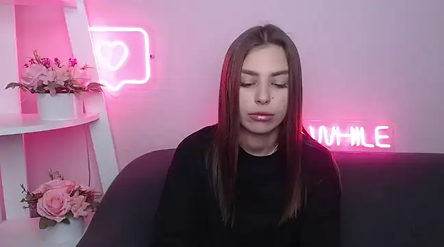 Snapshot of MilanaAngelAs chatting on February 2025 05:44:02 AM MilanaAngelAs online show from February 2025 05:44:02 AM