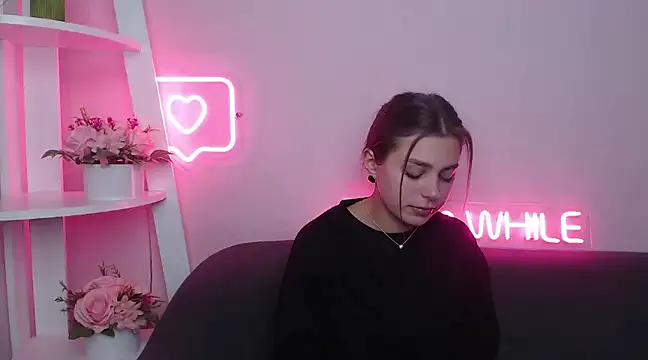 Snapshot of MilanaAngelAs chatting on February 2025 06:08:02 PM MilanaAngelAs online show from February 2025 06:08:02 PM