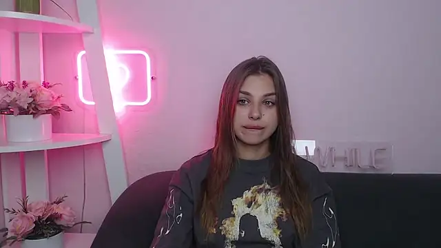 Snapshot of MilanaAngelAs chatting on September 2025 04:34:02 AM MilanaAngelAs online show from September 2025 04:34:02 AM