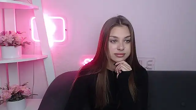 Snapshot of MilanaAngelAs chatting on October 2025 04:43:01 AM MilanaAngelAs online show from October 2025 04:43:01 AM