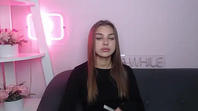 Snapshot of MilanaAngelAs chatting on October 2025 04:44:01 AM MilanaAngelAs online show from October 2025 04:44:01 AM