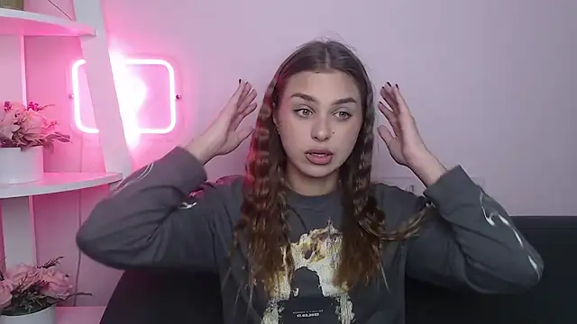 Snapshot of MilanaAngelAs chatting on October 2025 12:37:02 PM MilanaAngelAs online show from October 2025 12:37:02 PM