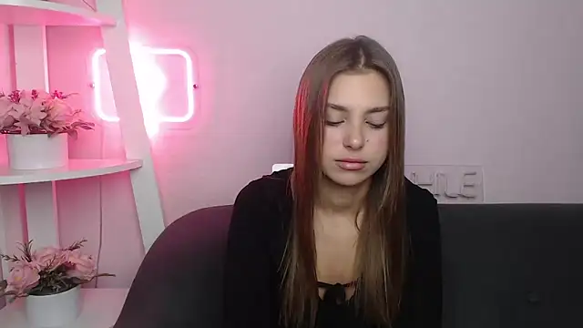 Snapshot of MilanaAngelAs chatting on October 2025 08:31:02 PM MilanaAngelAs online show from October 2025 08:31:02 PM