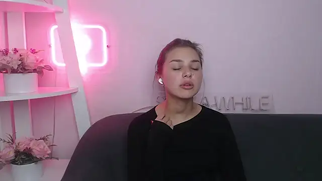 Snapshot of MilanaAngelAs chatting on October 2025 04:52:01 PM MilanaAngelAs online show from October 2025 04:52:01 PM