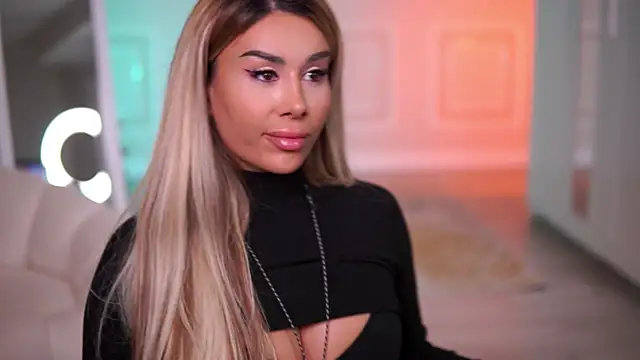 Snapshot of EvaZane chatting on November 2025 08:08:01 PM EvaZane online show from November 2025 08:08:01 PM