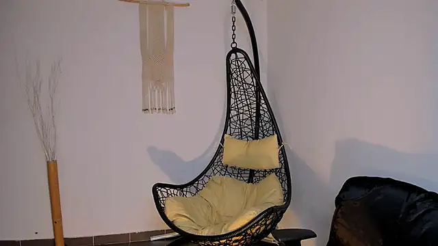 Snapshot of Nina-monroe chatting on December 2024 12:44:01 AM Nina-monroe online show from December 2024 12:44:01 AM