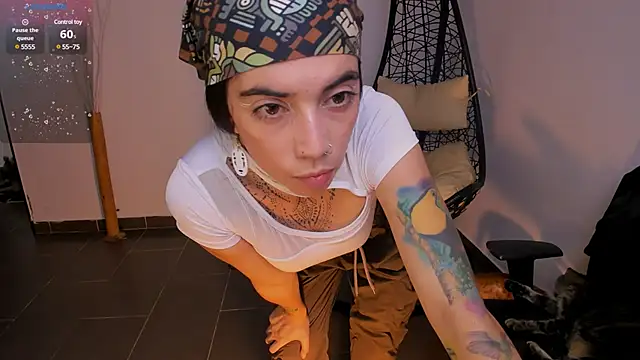 Snapshot of Nina-monroe chatting on January 2025 09:21:01 PM Nina-monroe online show from January 2025 09:21:01 PM