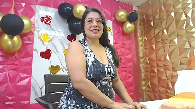 MiaCallie online show from November 2025 06:40:01 PM