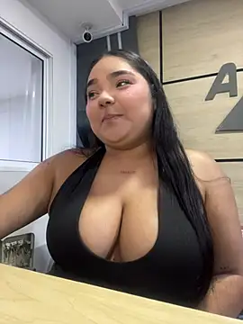 Snapshot of little_lissiee chatting on April 2026 01:05:01 AM little lissiee online show from April 2026 01:05:01 AM