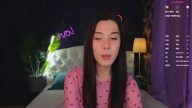 Kaia Sunshine Mia online show from January 2025 06:46:01 PM