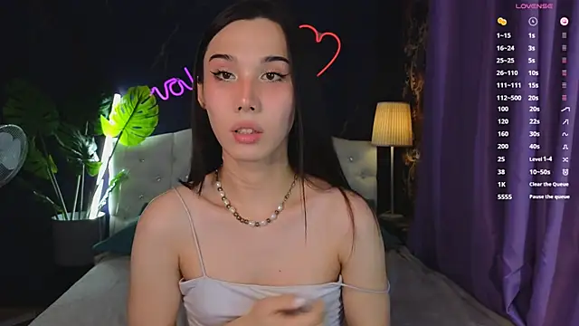 Kaia Sunshine Mia online show from January 2025 02:36:01 PM