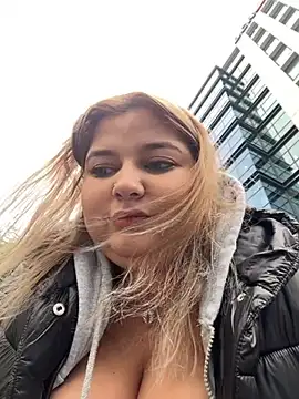 AllysonK online show from January 2025 12:09:02 PM