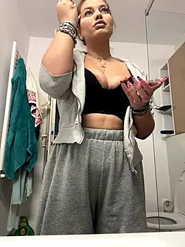 AllysonK online show from December 2025 11:14:02 AM