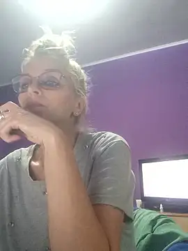 Snapshot of BritneyHudson chatting on September 2025 03:47:02 PM BritneyHudson online show from September 2025 03:47:02 PM