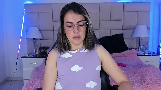 Snapshot of IsisLoveyes_ chatting on December 2024 02:04:02 AM IsisLoveyes online show from December 2024 02:04:02 AM