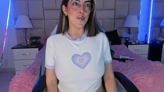 Snapshot of IsisLoveyes_ chatting on December 2024 09:05:01 PM IsisLoveyes online show from December 2024 09:05:01 PM