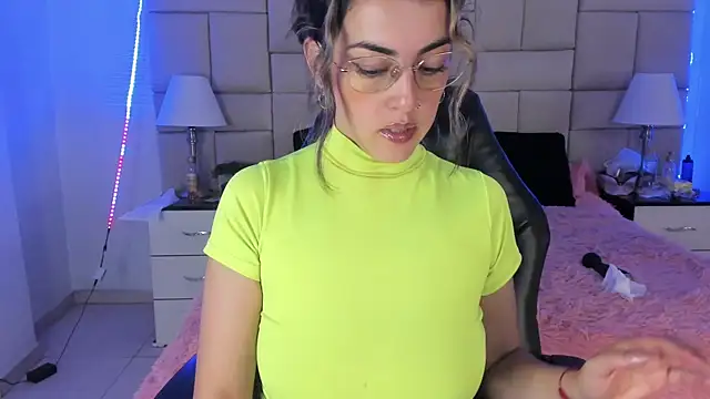 Snapshot of IsisLoveyes_ chatting on December 2024 12:00:02 AM IsisLoveyes online show from December 2024 12:00:02 AM