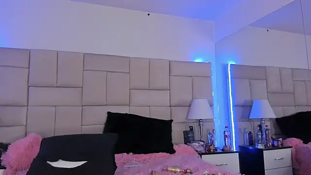 Snapshot of IsisLoveyes_ chatting on January 2025 03:00:02 AM IsisLoveyes online show from January 2025 03:00:02 AM