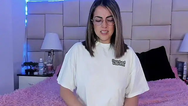 Snapshot of IsisLoveyes_ chatting on March 2025 10:04:02 PM IsisLoveyes online show from March 2025 10:04:02 PM