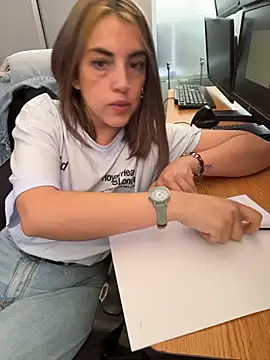 Snapshot of IsisLoveyes_ chatting on January 2026 03:47:01 PM IsisLoveyes online show from January 2026 03:47:01 PM