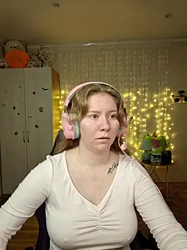 D0nna  online show from March 2026 07:18:02 PM