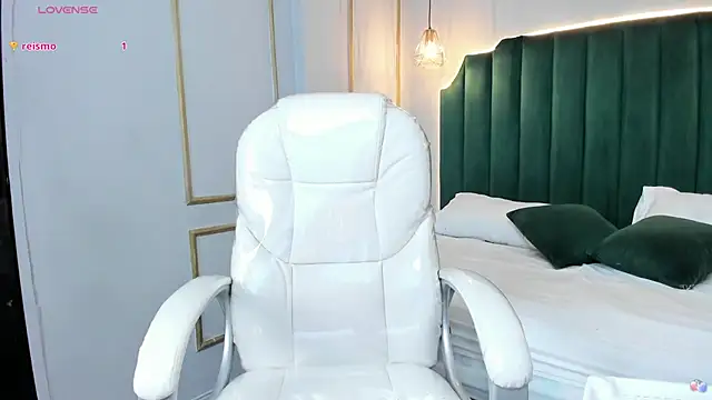 LindsyCater online show from September 2025 12:32:02 PM