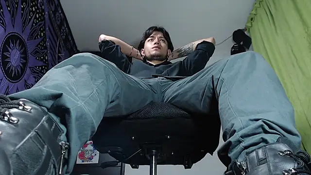 Dicaprioo  online show from December 2024 01:25:01 AM