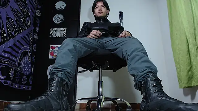 Dicaprioo  online show from December 2024 06:00:02 PM