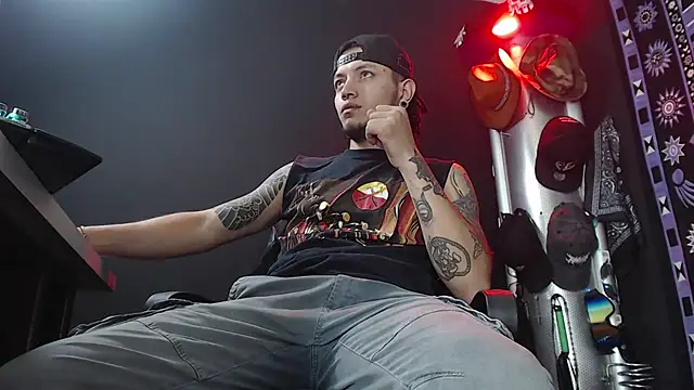 Dicaprioo  online show from March 2025 08:16:01 PM