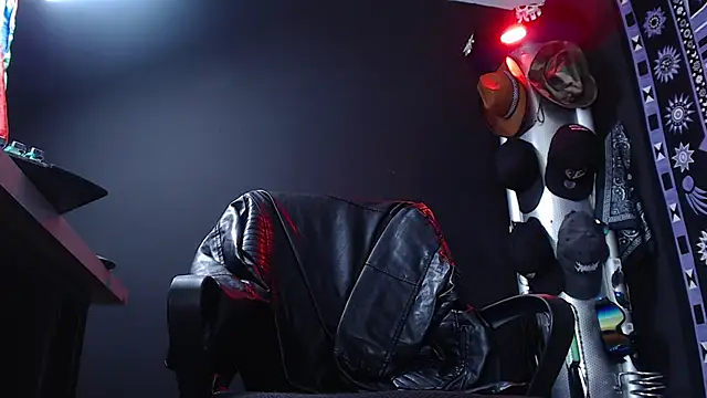 Dicaprioo  online show from March 2025 10:10:02 PM