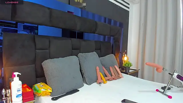 CahitlinBell online show from December 2024 09:01:01 PM