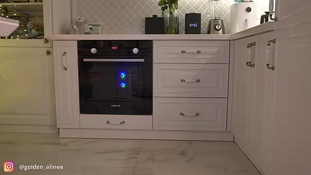 Snapshot of Golden_Aline chatting on December 2024 07:43:02 PM Golden Aline online show from December 2024 07:43:02 PM