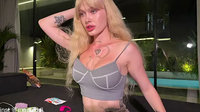 Snapshot of Golden_Aline chatting on February 2026 02:11:02 PM Golden Aline online show from February 2026 02:11:02 PM