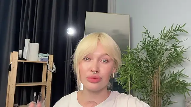 Golden Aline online show from July 2026 04:05:02 PM