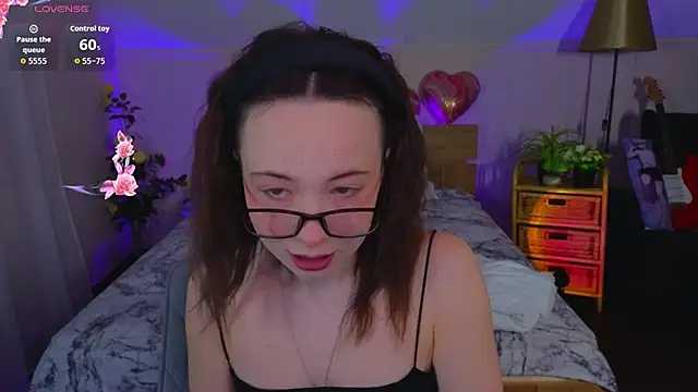 Hayle Hill online show from February 2026 01:09:02 AM