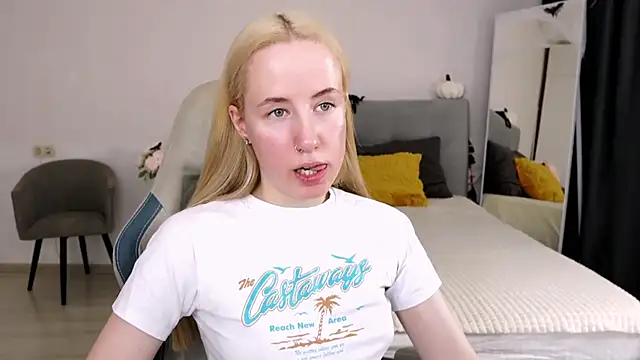 Snapshot of Cassie_Kelman chatting on October 2025 09:31:01 PM Cassie Kelman online show from October 2025 09:31:01 PM